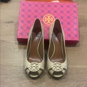Tory Burch Women's Tan Peep-Toe Heels